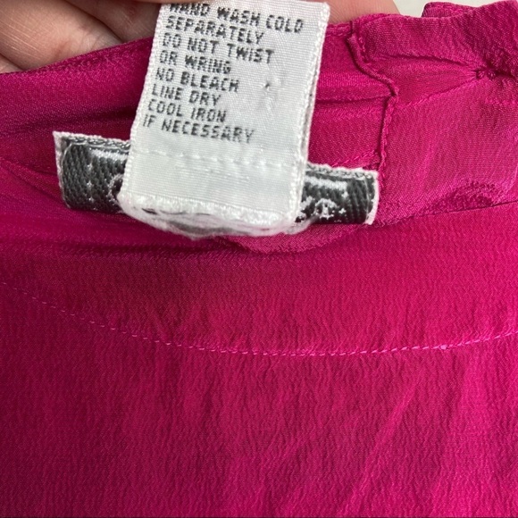 Vintage magenta short sleeve crew neck blouse size medium100% silk - Picture 5 of 6